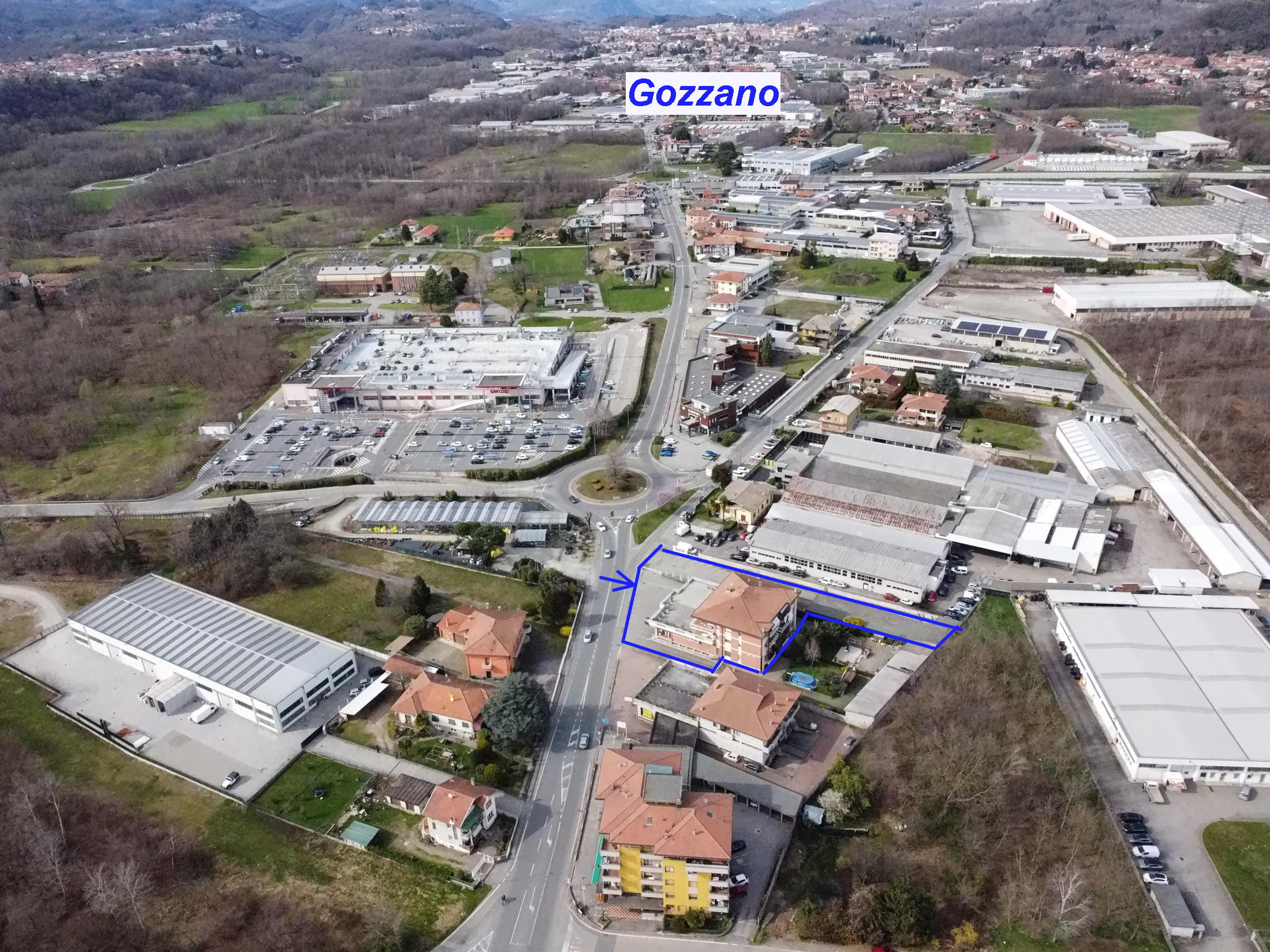 0 - Borgomanero  opportunità unica! Vendesi locali commerciali in posizione strategica Borgomanero